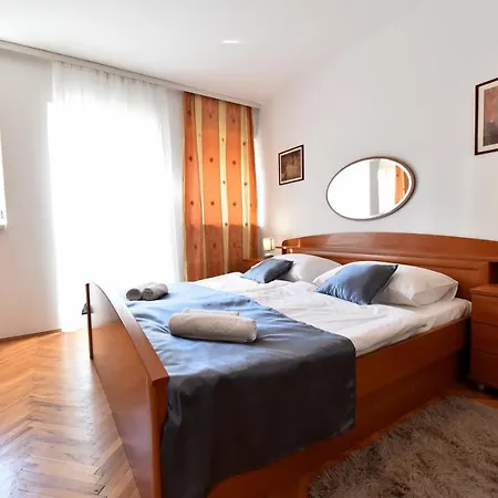 Appartement Pablo - Old Town With Balcony