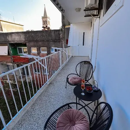 Pablo - Old Town With Balcony *
